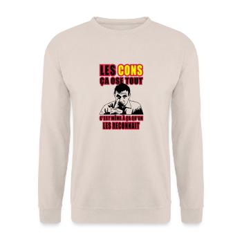 les cons ça ose tout lino ventura - Sweat-shirt Unisexe - sable - Devant - Alina (178cm) & Michal (187cm)