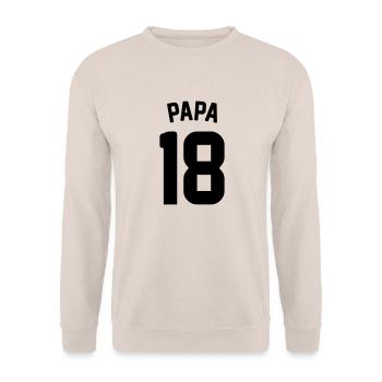 Papa seit 2018 - Baby - Schwangerschaft -Geschenk - Unisex Pullover - Sand - Vorne - Alina (178cm) & Michal (187cm)