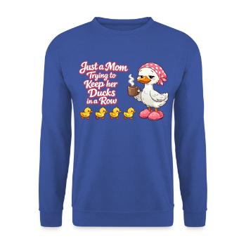 Mama versucht ihre Enten in Reihe zu halten - Unisex Pullover - Royalblau - Vorne - Alina (178cm) & Michal (187cm)