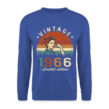 1966 Vintage-Retro-Geburtstagsgeschenk für die Ehefrau - Unisex Pullover - Royalblau - Vorne - Alina (178cm) & Michal (187cm)