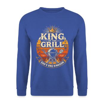 King of the Grill: Dad's BBQ Kingdom - Unisex Pullover - Royalblau - Vorne - Alina (178cm) & Michal (187cm)