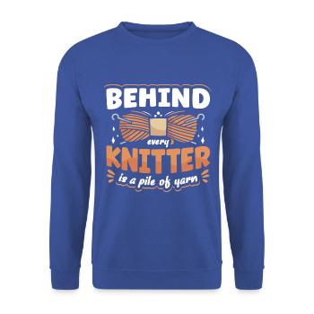 Behind every knitter is a pile of yarn - Unisex Pullover - Royalblau - Vorne - Alina (178cm) & Michal (187cm)