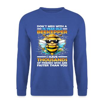 75 Jahre alt don`t mess with a Imker Geburtstag - Unisex Pullover - Royalblau - Vorne - Alina (178cm) & Michal (187cm)