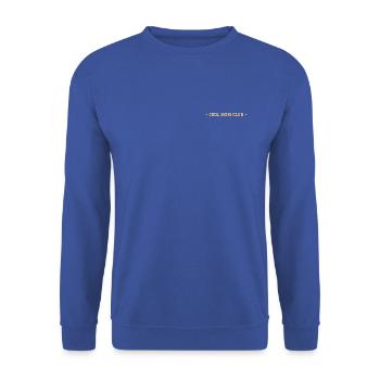 Cool Mom Club – Brustprint College Schrift - Unisex Pullover - Royalblau - Vorne - Alina (178cm) & Michal (187cm)
