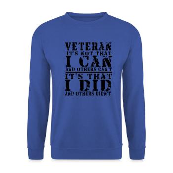 Veteran - Unisex Pullover - Royalblau - Vorne - Alina (178cm) & Michal (187cm)