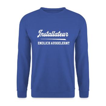 Installateur Endlich Ausgelernt Lehrling Azubi - Unisex Pullover - Royalblau - Vorne - Alina (178cm) & Michal (187cm)