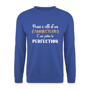 Passé à côté d'un parqueteur t-shirt homme - Sweat-shirt Unisexe - bleu royal - Devant - Alina (178cm) & Michal (187cm)
