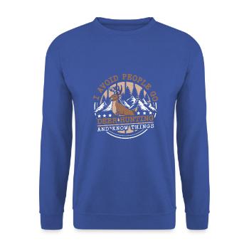 I avoid people, go Deer Hunting - Unisex Pullover - Royalblau - Vorne - Alina (178cm) & Michal (187cm)