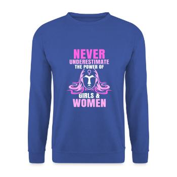 Never underestimate the power of girls & women - Unisex Pullover - Royalblau - Vorne - Alina (178cm) & Michal (187cm)