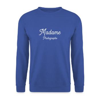 Madame Photographe cadeau - Sweat-shirt Unisexe - bleu royal - Devant - Alina (178cm) & Michal (187cm)
