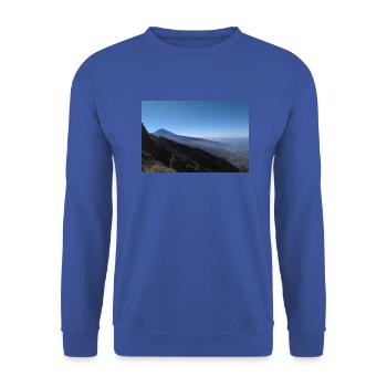 View on volcano Telde, Tenerife - Unisex Sweatshirt - royal blue - Front - Alina (178cm) & Michal (187cm)