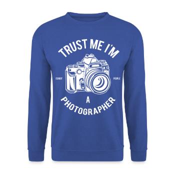 I´m a Photographer - Fotograf - Unisex Pullover - Royalblau - Vorne - Alina (178cm) & Michal (187cm)