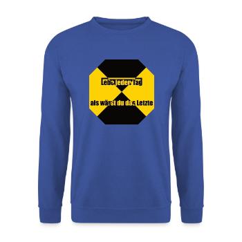 Lebe jeden Tag als waerst du das Letzte - Unisex Pullover - Royalblau - Vorne - Alina (178cm) & Michal (187cm)