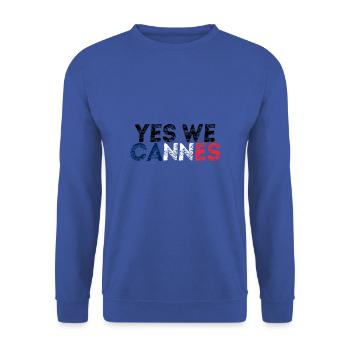 Yes We Cannes Geschenkidee Frankreich französisch - Unisex Pullover - Royalblau - Vorne - Alina (178cm) & Michal (187cm)