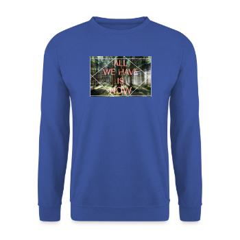 All we Have is now - Unisex Pullover - Royalblau - Vorne - Alina (178cm) & Michal (187cm)