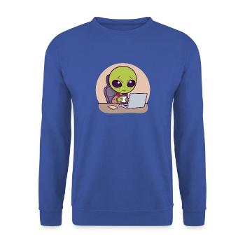 Gestresster Alien am Schreibtisch mit Kaffee - Unisex Pullover - Royalblau - Vorne - Alina (178cm) & Michal (187cm)