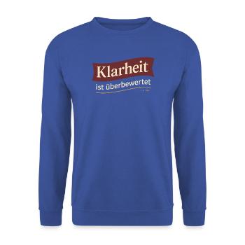 Klarheit ist überbewertet – Lustiger Spruch  - Unisex Pullover - Royalblau - Vorne - Alina (178cm) & Michal (187cm)