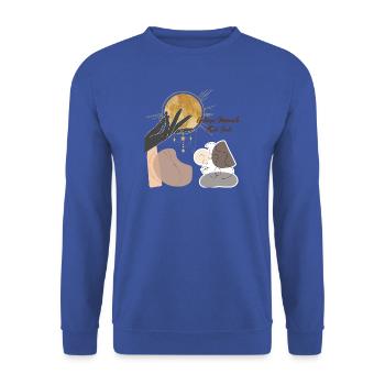 GoldenesMoment Hand zum Sonnenkreis - Unisex Pullover - Royalblau - Vorne - Alina (178cm) & Michal (187cm)