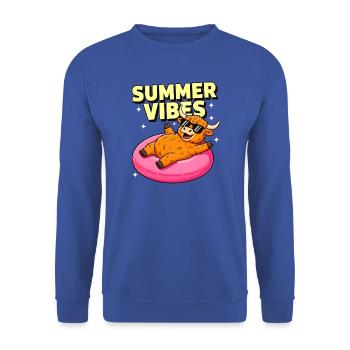 Summer Vibes Highland-Kuh auf rosa Festwagen - Unisex Pullover - Royalblau - Vorne - Alina (178cm) & Michal (187cm)