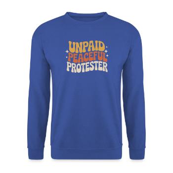Unpaid Peaceful Protester Aktivistin Spruch Demo - Unisex Pullover - Royalblau - Vorne - Alina (178cm) & Michal (187cm)