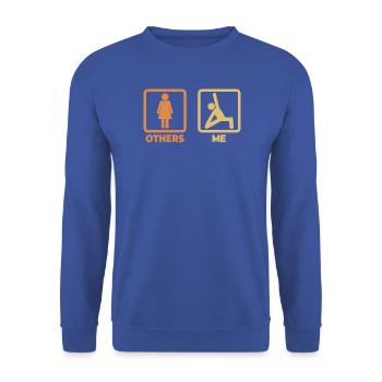 Yoga Strichmännchen - Unisex Pullover - Royalblau - Vorne - Alina (178cm) & Michal (187cm)
