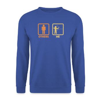 Bogenschütze Strichmännchen - Unisex Pullover - Royalblau - Vorne - Alina (178cm) & Michal (187cm)