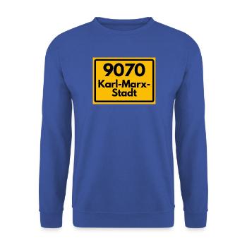 9070 PLZ SACHSEN KARL-MARX-STADT ALTE POSTLEITZAHL - Unisex Pullover - Royalblau - Vorne - Alina (178cm) & Michal (187cm)