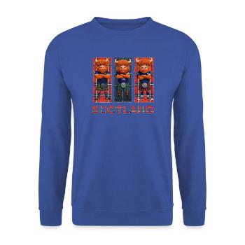 Highland-Kuh in Tartan-Kilts - Unisex Pullover - Royalblau - Vorne - Alina (178cm) & Michal (187cm)