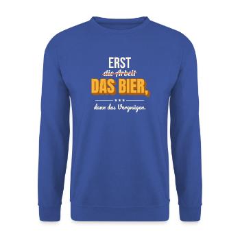 Erst das Bier – lustiger Bier Spruch - Unisex Pullover - Royalblau - Vorne - Alina (178cm) & Michal (187cm)