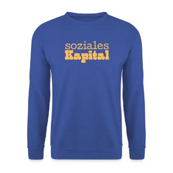 Soziales Kapital gelb - Unisex Pullover - Royalblau - Vorne - Alina (178cm) & Michal (187cm)