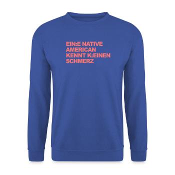 WOKE SATIRE: Ein Indianer kennt keinen Schmerz - Unisex Pullover - Royalblau - Vorne - Alina (178cm) & Michal (187cm)