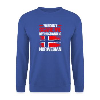 You don't scare me norwegian husband - Unisex Pullover - Royalblau - Vorne - Alina (178cm) & Michal (187cm)