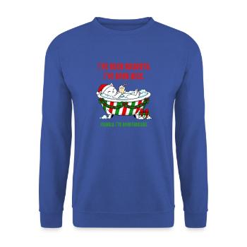 Freche, nette Weihnachtskatze mit Eierlikör in der Badewanne - Unisex Pullover - Royalblau - Vorne - Alina (178cm) & Michal (187cm)