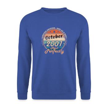 25. Geburtstag Geschenk Mann Original Oktober 2001 - Unisex Pullover - Royalblau - Vorne - Alina (178cm) & Michal (187cm)