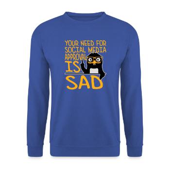 Need for social media approval is sad Pinguin Nerd - Unisex Pullover - Royalblau - Vorne - Alina (178cm) & Michal (187cm)