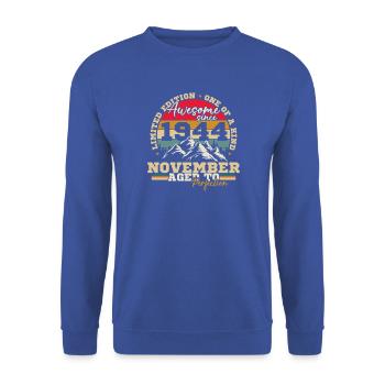 November 1944 Vintage-Retro-Geburtstag - Unisex Pullover - Royalblau - Vorne - Alina (178cm) & Michal (187cm)