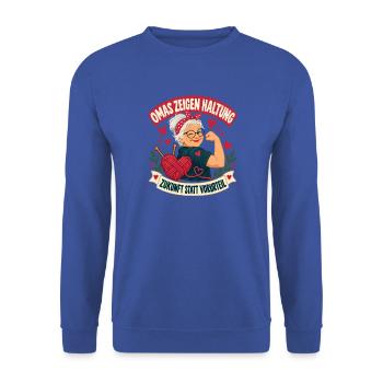 OMAS ZEIGEN HALTUNG – Zukunft statt Vorurteil - Unisex Pullover - Royalblau - Vorne - Alina (178cm) & Michal (187cm)