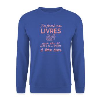 Ich habe meine BÜCHER geschlossen, um hier zu sein - Unisex Pullover - Royalblau - Vorne - Alina (178cm) & Michal (187cm)