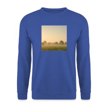 Morgennebel über goldener Wiese - Unisex Pullover - Royalblau - Vorne - Alina (178cm) & Michal (187cm)