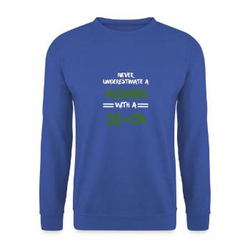 Frau mit DD-214 Female Veterans Day Cute Retro - Unisex Pullover - Royalblau - Vorne - Alina (178cm) & Michal (187cm)