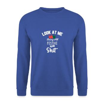Look at me - Unisex Pullover - Royalblau - Vorne - Alina (178cm) & Michal (187cm)