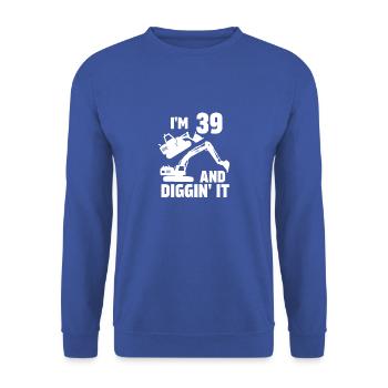 Ich bin 39 und Diggin' It - Unisex Pullover - Royalblau - Vorne - Alina (178cm) & Michal (187cm)