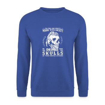 Trinke aus dem Schädel deiner Feinde - Unisex Pullover - Royalblau - Vorne - Alina (178cm) & Michal (187cm)
