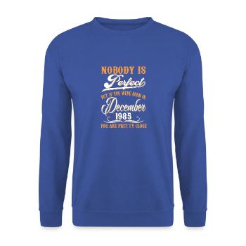Wenn Sie im November 1985e Geburtstagsgeschenk für Sie geboren haben - Unisex Pullover - Royalblau - Vorne - Alina (178cm) & Michal (187cm)