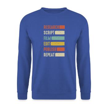 Videoeditor Content Creator Vlogger Streamer - Unisex Pullover - Royalblau - Vorne - Alina (178cm) & Michal (187cm)