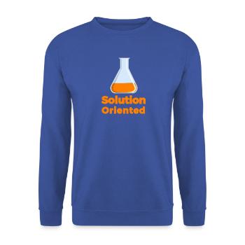 Lösungsorientierter Wissenschaftsbecher - Unisex Pullover - Royalblau - Vorne - Alina (178cm) & Michal (187cm)