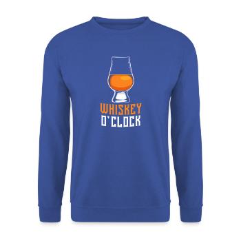 Whiskey O’Clock Scotch Glass Quote Design - Unisex Pullover - Royalblau - Vorne - Alina (178cm) & Michal (187cm)