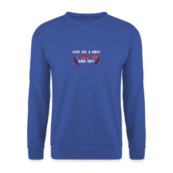 Give me a shot, i am 30 and hot T-Shirt - Unisex Pullover - Royalblau - Vorne - Alina (178cm) & Michal (187cm)