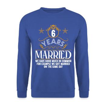 Wir haben viel gemeinsam 6.Hochzeitstag - Unisex Pullover - Royalblau - Vorne - Alina (178cm) & Michal (187cm)