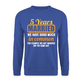 We have a lot in common 5th wedding anniversary - Unisex Sweatshirt - royal blue - Front - Alina (178cm) & Michal (187cm)